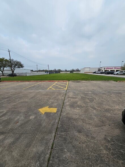 More Photos Of 210 W Highway 332, Lake Jackson Land For Sale