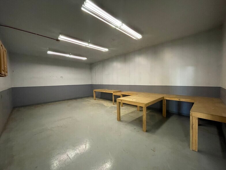 More Photos Of 419-423 Mannheim Rd, Bellwood Warehouse For Sale