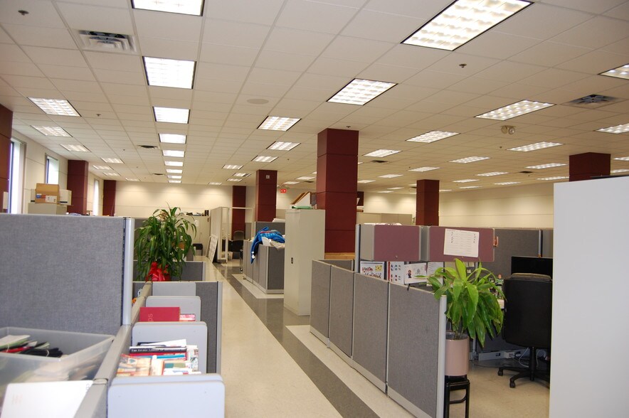 More Photos Of 325 High St, Metuchen Light Manufacturing For Lease