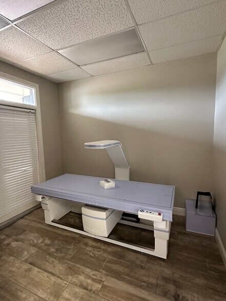 More Photos Of 1350 W Government St, Brandon Office For Lease