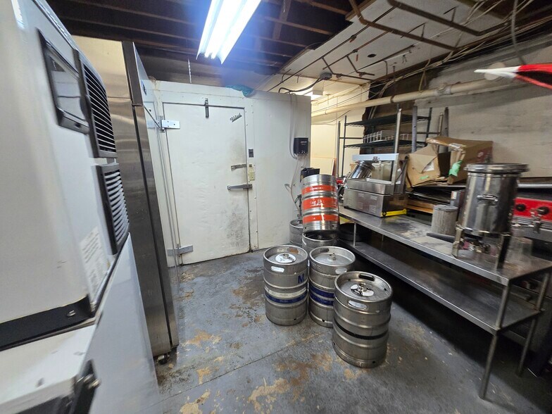 More Photos Of 48 School St, Lincoln Restaurant For Sale