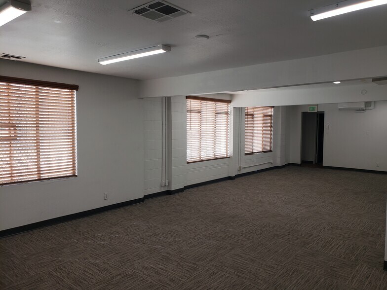 More Photos Of 1070-1074 40th St, Oakland Warehouse For Lease