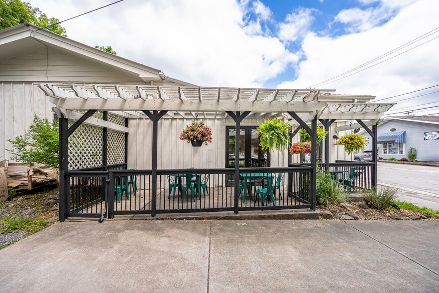 More Photos Of 33 Elm St, East Aurora Restaurant For Sale