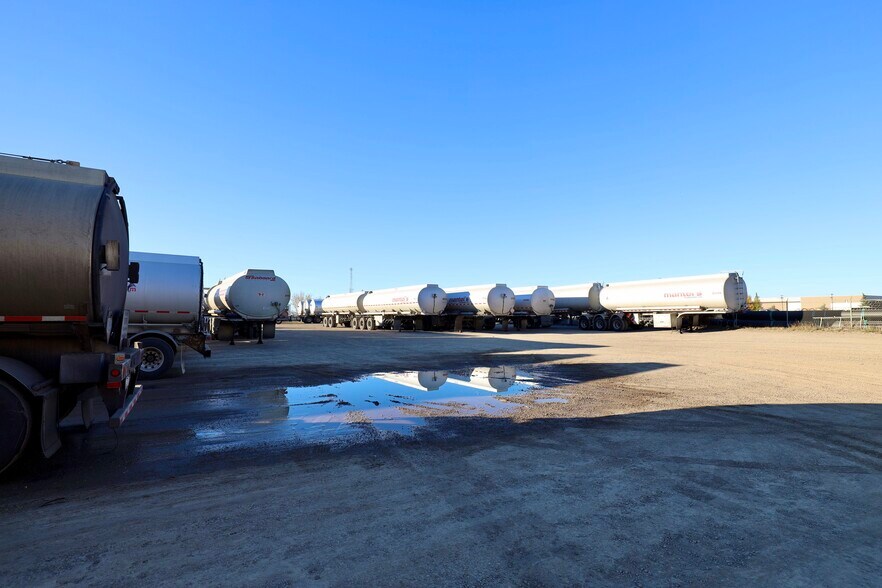 More Photos Of 8715 44th St SE, Calgary Warehouse For Sale