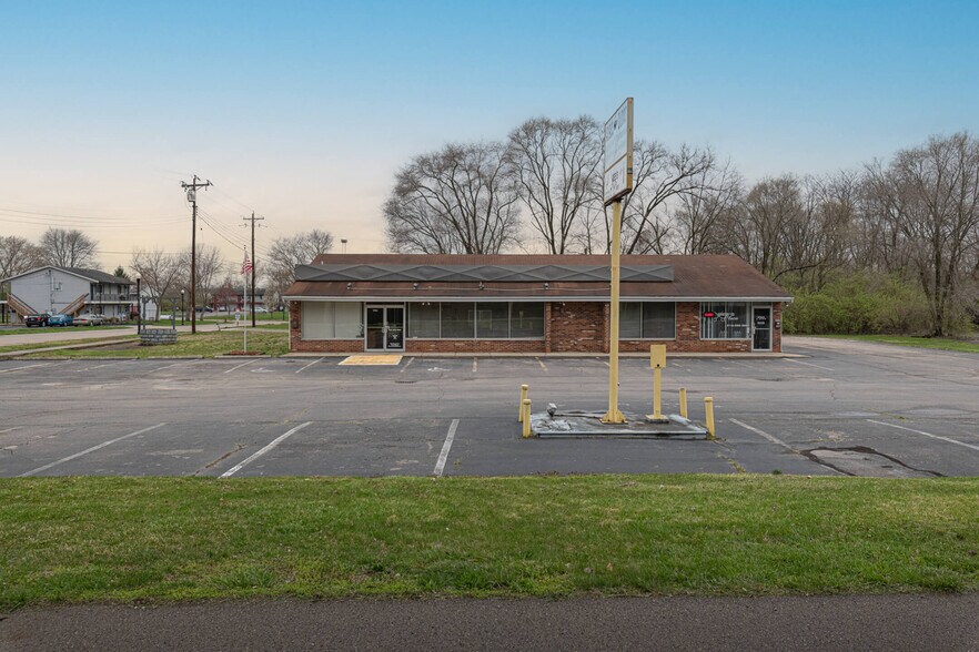 More Photos Of 749-751 Dayton Oxford Rd, Carlisle Freestanding For Lease