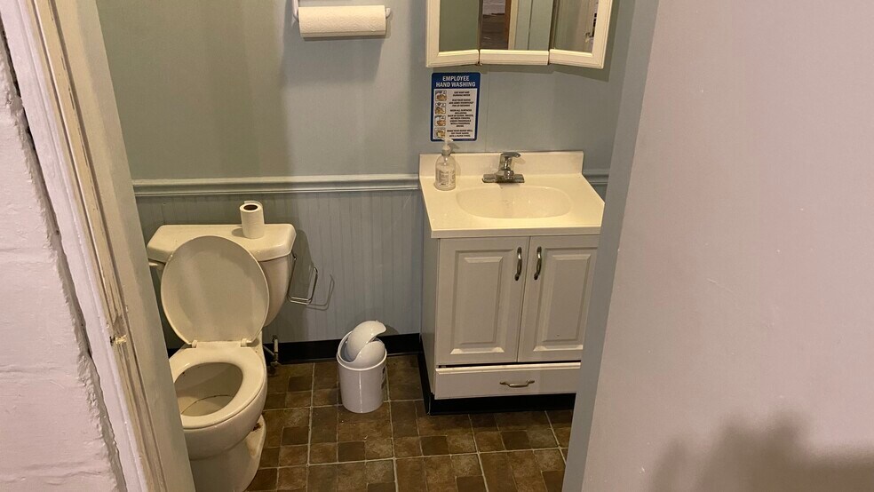 More Photos Of 302 Radford St, Christiansburg Freestanding For Lease