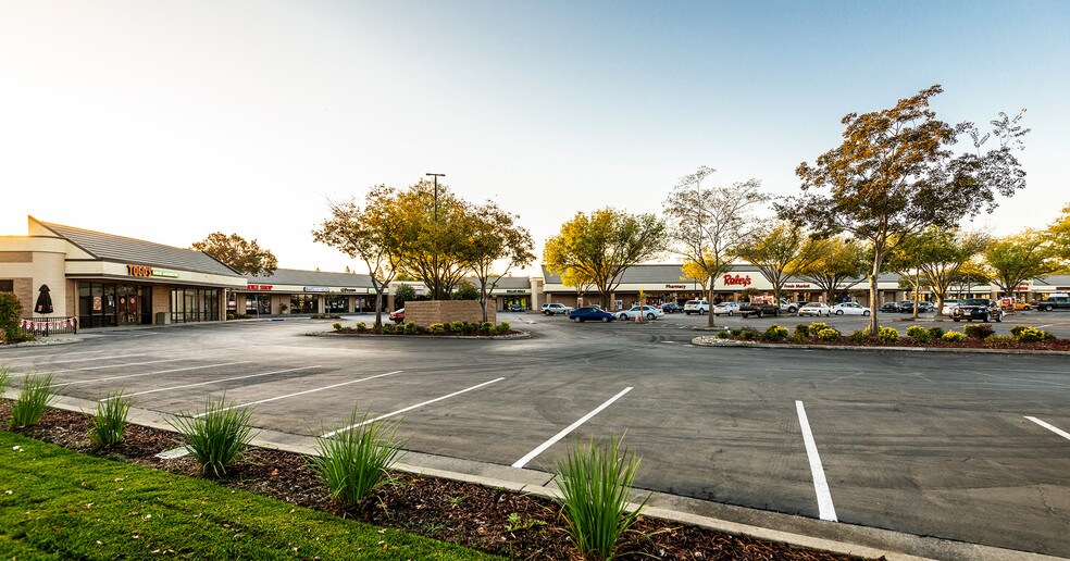 More Photos Of 353-375 W Main St, Woodland Unknown For Lease