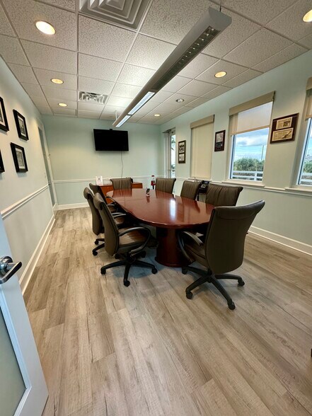 More Photos Of 100 SW Albany Ave, Stuart Office Residential For Lease