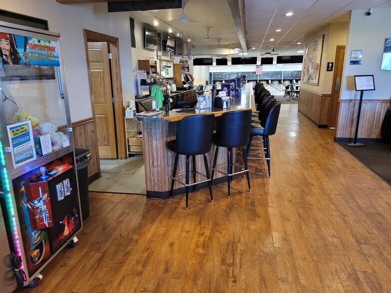 More Photos Of 739 W Main St, Deshler Bowling Alley For Sale