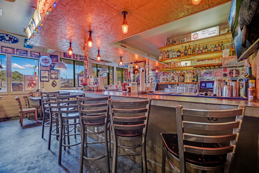 More Photos Of 2218 College Ave S, Austin Restaurant For Sale