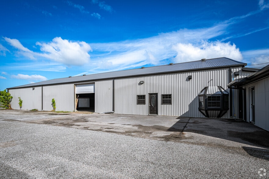 More Photos Of 1618 Callaway Dr, Alvin Warehouse For Lease