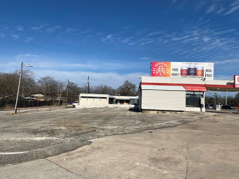 More Photos Of 4300 Airport Blvd, Austin Auto Dealership For Sale