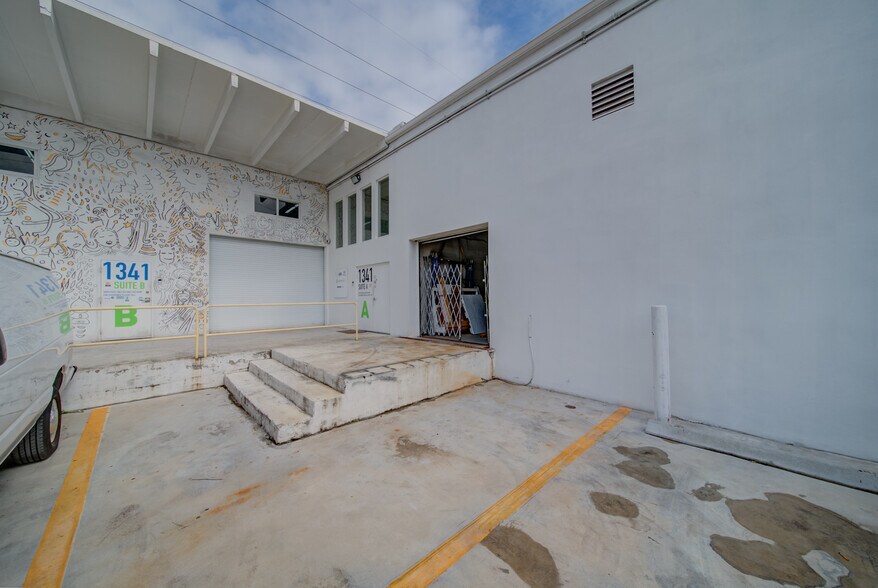 More Photos Of 1341 NW 22nd St, Miami Warehouse For Lease
