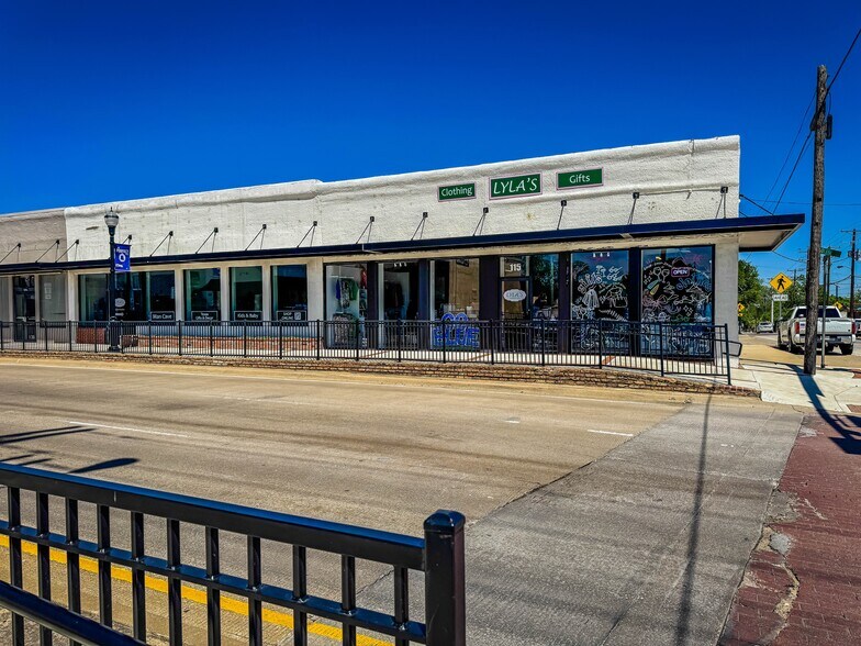 More Photos Of 115 S Goliad St, Rockwall Storefront Retail Office For Lease