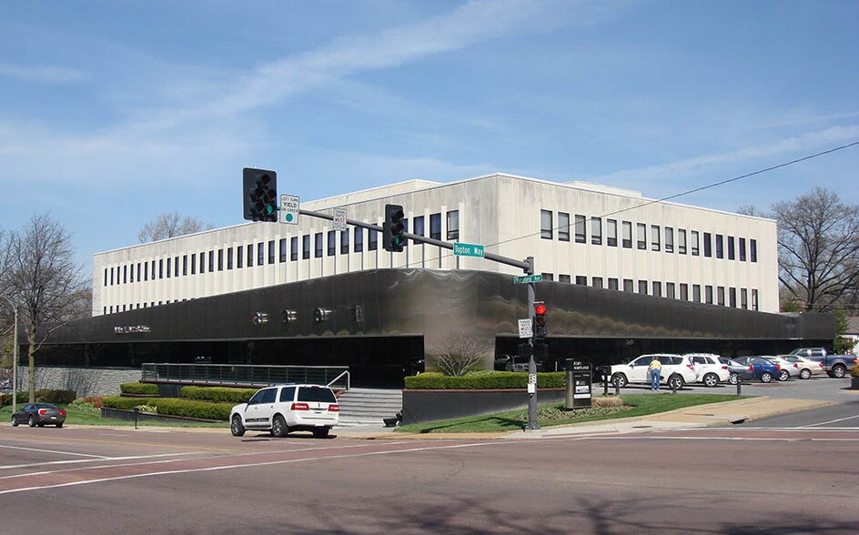 More Photos Of 8251 Maryland Ave, Clayton Unknown For Lease