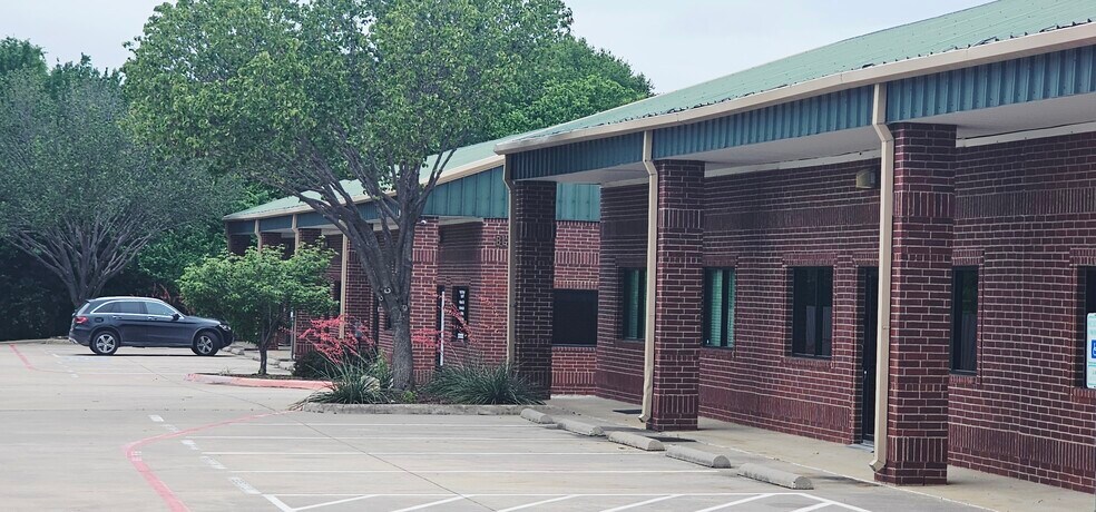 More Photos Of 519 Bennett Ln, Lewisville Flex For Sale