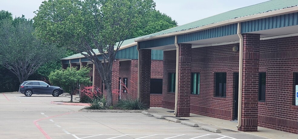 More Photos Of 519 Bennett Ln, Lewisville Flex For Sale