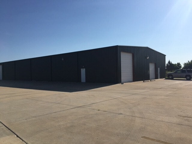 More Photos Of 5733 Huettner Ct, Norman Warehouse For Lease