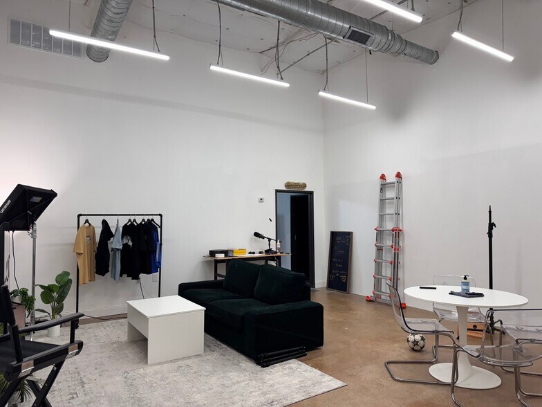 More Photos Of 2266-2268 Monitor St, Dallas Showroom For Lease