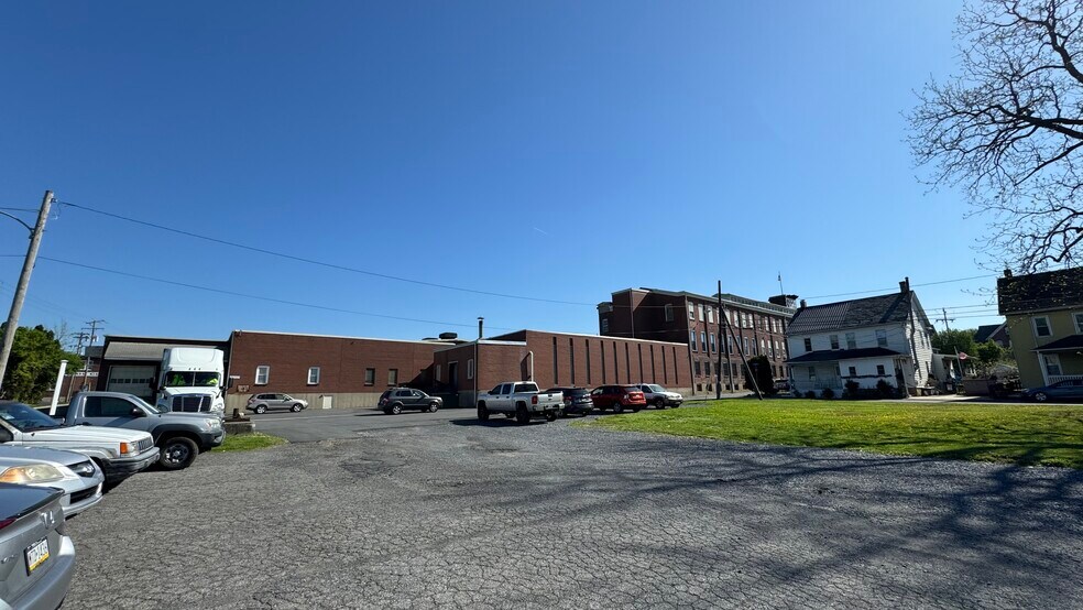 More Photos Of 240 S Main St, Nazareth Flex For Lease