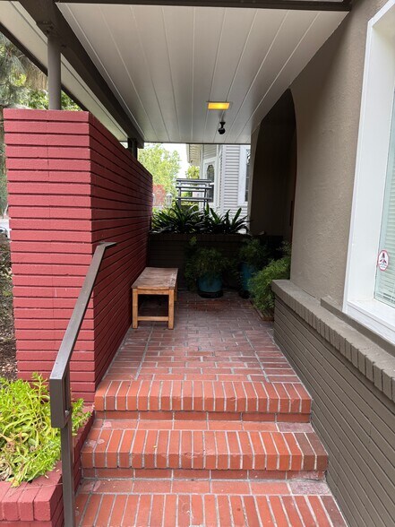 More Photos Of 624 University Ave, Palo Alto Office Residential For Lease