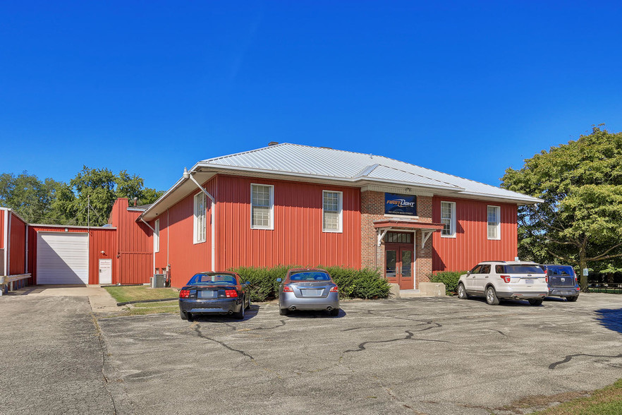 Primary Photo Of 205 S Main St, Seymour Office For Lease