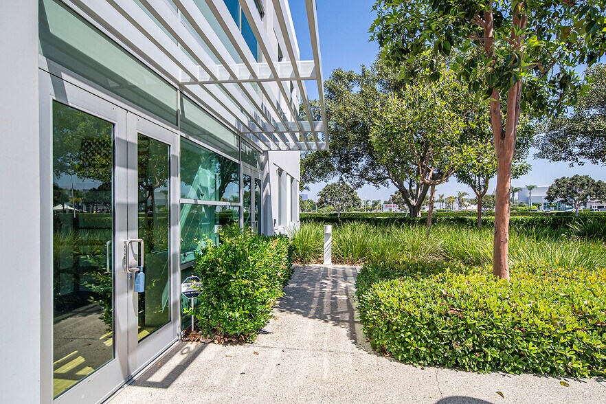 More Photos Of 9205 Research Dr, Irvine Loft Creative Space For Sale