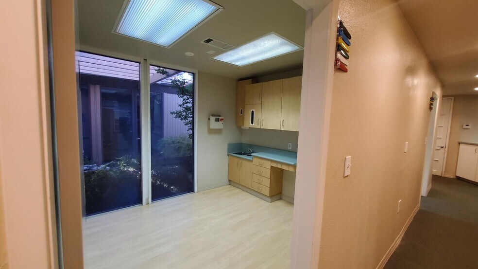 More Photos Of 2740 W Main St, Visalia Medical For Lease