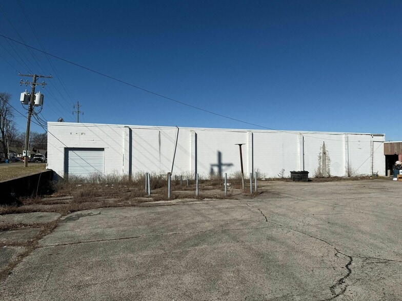 More Photos Of 689-699 S Monroe St, Lebanon General Retail For Sale