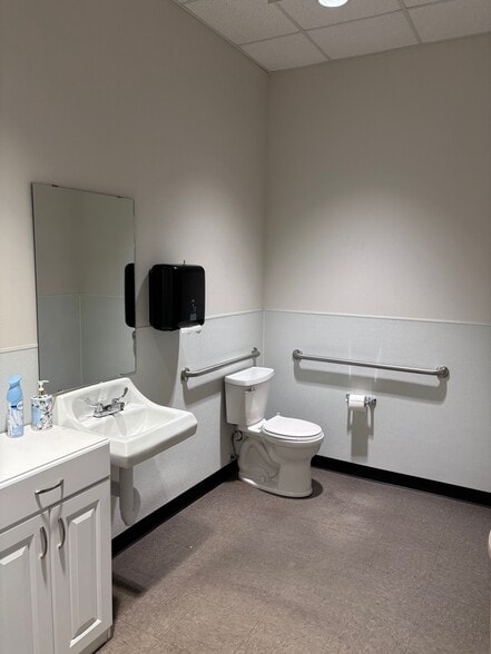 More Photos Of 4270 Burl Harris Dr, Abilene Warehouse For Lease