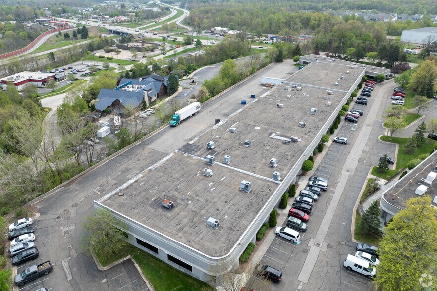 More Photos Of 2307 E Aurora Rd, Twinsburg Flex For Lease