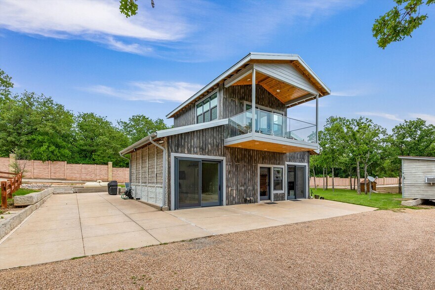 More Photos Of 1000 County Road 904, Joshua Golf Course Driving Range For Sale