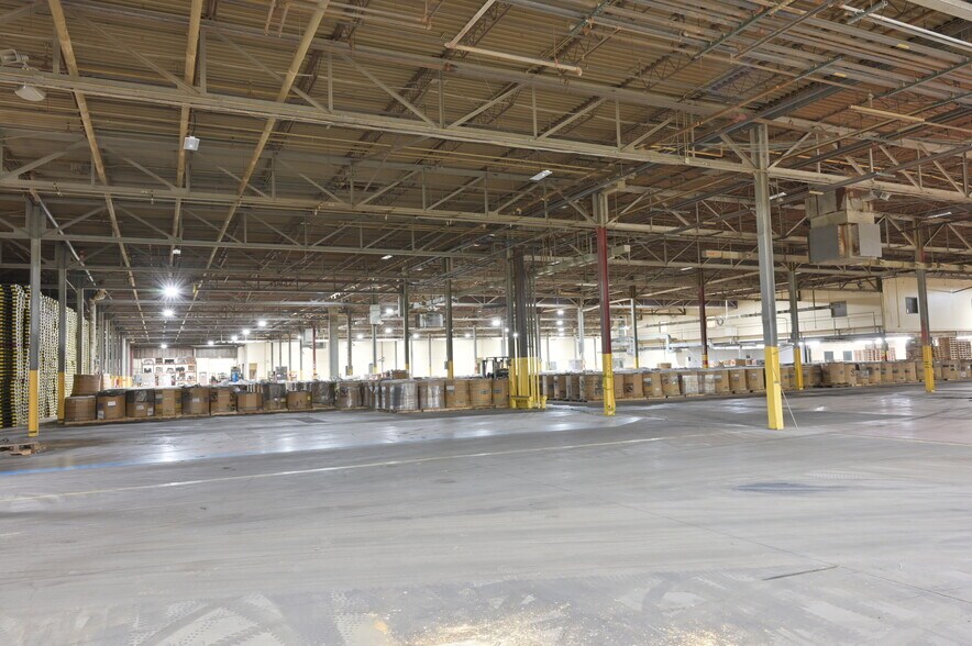 More Photos Of 835 Washington St, Saint Marys Manufacturing For Lease