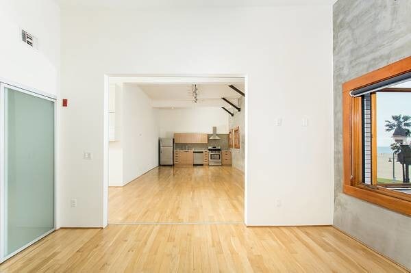 More Photos Of 8 Brooks Ave, Venice Apartments For Lease