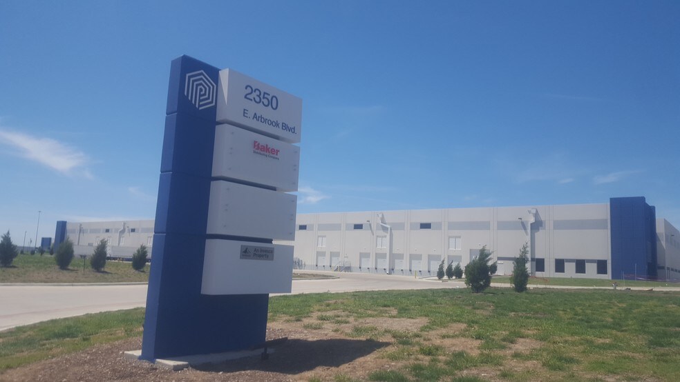 More Photos Of 2300 Arbrook Blvd, Arlington Unknown For Lease