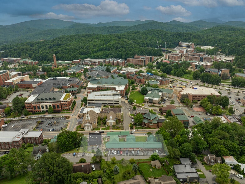 More Photos Of 271 Wallace Cir, Boone Apartments For Sale
