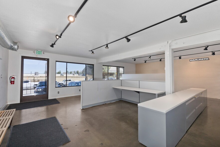 More Photos Of 38 Laurel Mountain Rd, Mammoth Lakes Storefront Retail Office For Sale