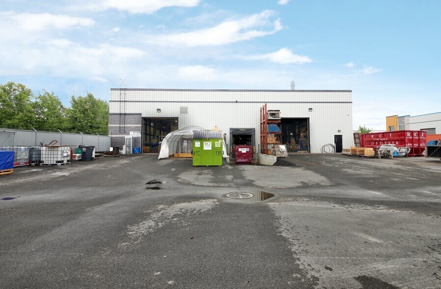 More Photos Of 130 Rue de l'Isère, Candiac Warehouse For Sale