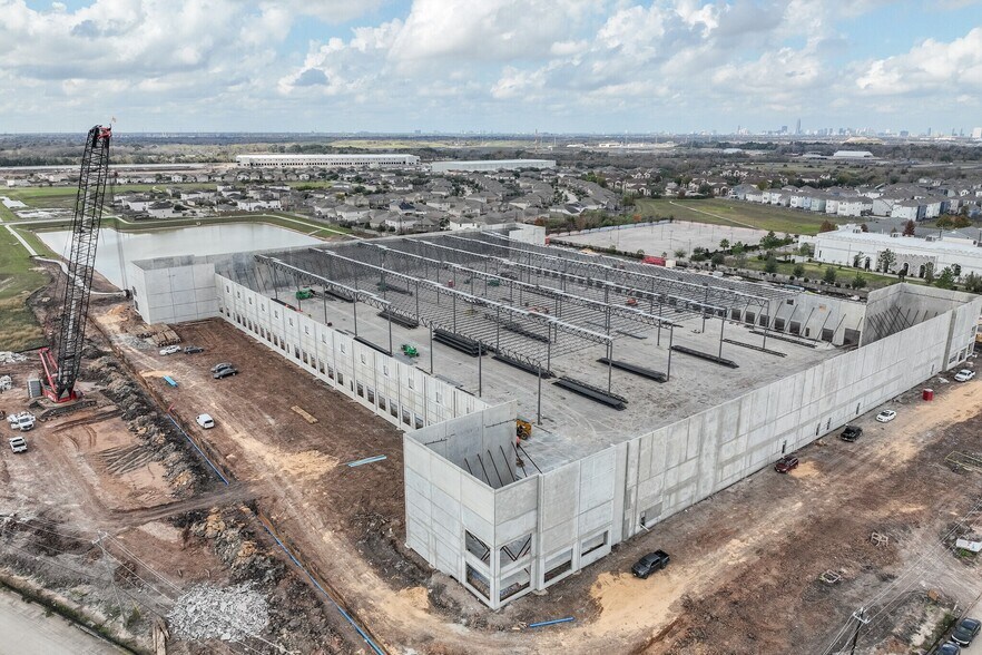 More Photos Of 12150 Kirby Dr, Houston Warehouse For Lease