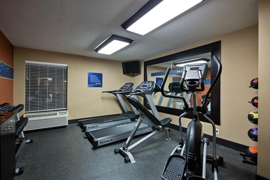 More Photos Of 1416 Broadway Ave E, Mattoon Hotel For Sale