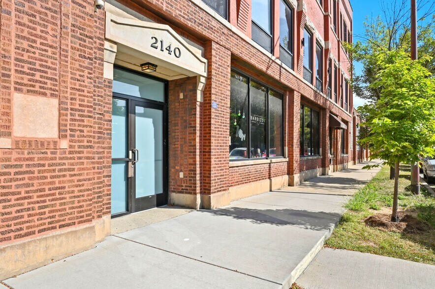 More Photos Of 2130-2140 W Fulton St, Chicago Flex For Lease