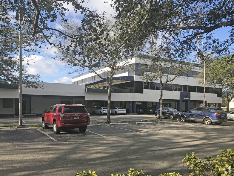 More Photos Of 14160 Palmetto Frontage Rd, Miami Lakes Office For Lease