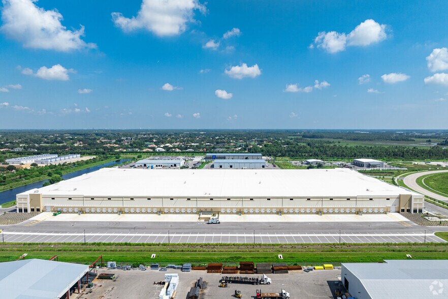 More Photos Of 16500 Oriole Rd, Fort Myers Industrial For Lease