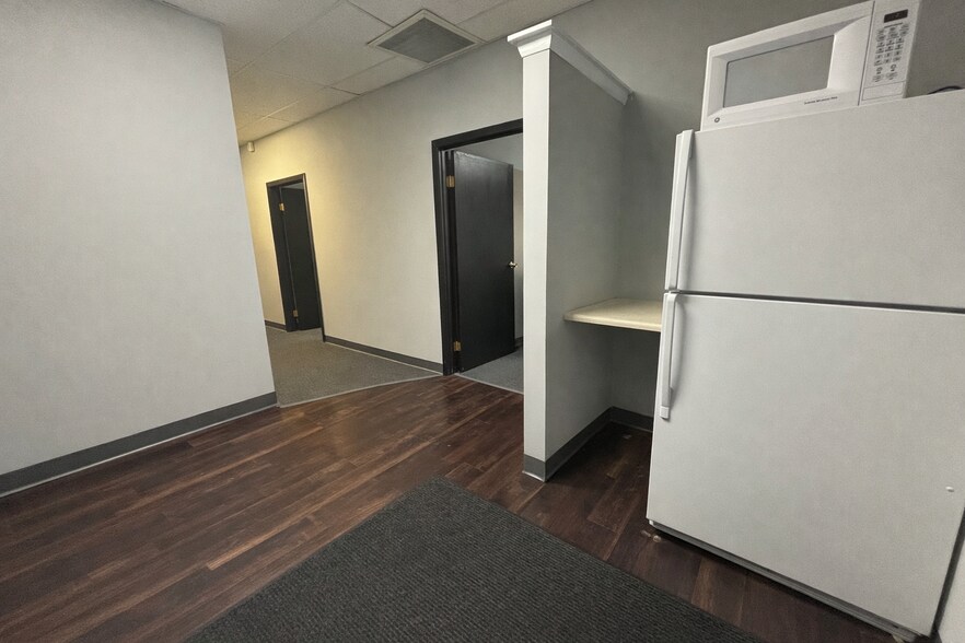 More Photos Of 826 Creighton Rd, Pensacola Light Distribution For Lease