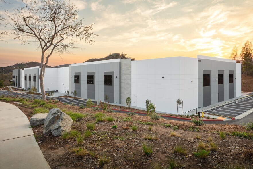 More Photos Of 1903 Citracado Pky, Escondido Manufacturing For Lease