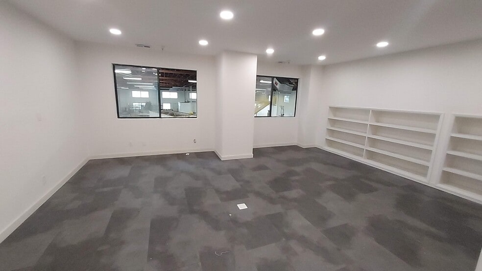 More Photos Of 215 O'Neill Ave, Belmont Warehouse For Lease