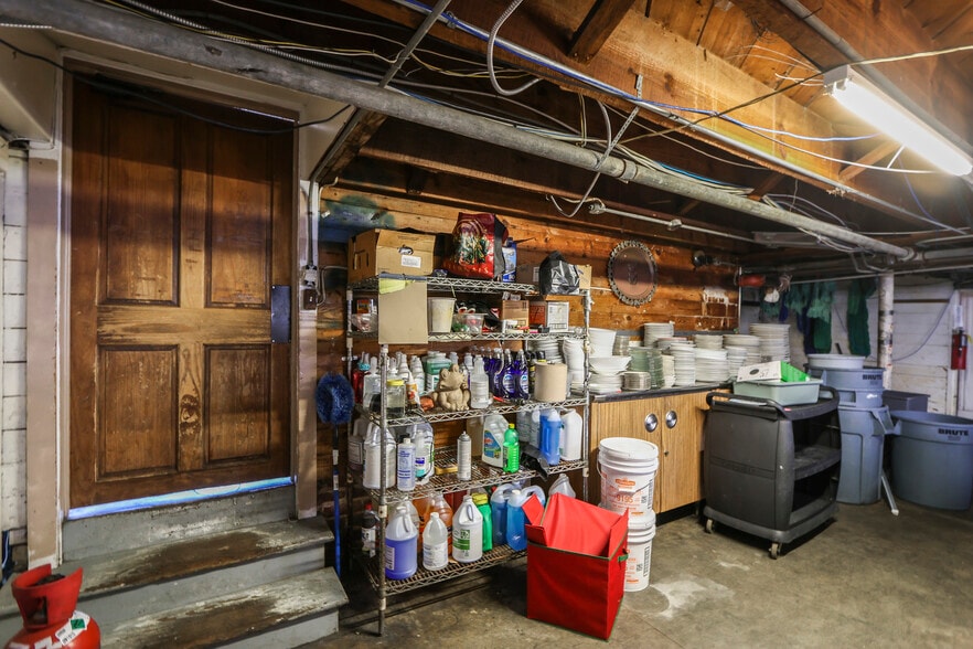 More Photos Of 1024 Noble St, Anniston Storefront Retail Office For Sale