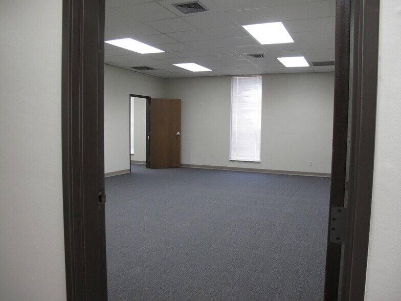 More Photos Of 531 N Portland Ave, Oklahoma City Warehouse For Lease