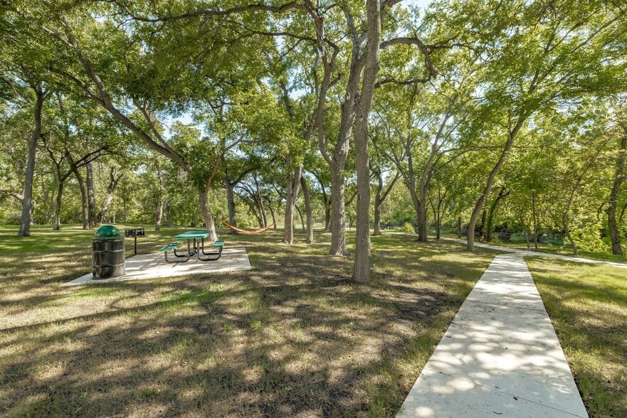 More Photos Of 1030 County Road 279, Liberty Hill Hotel For Sale