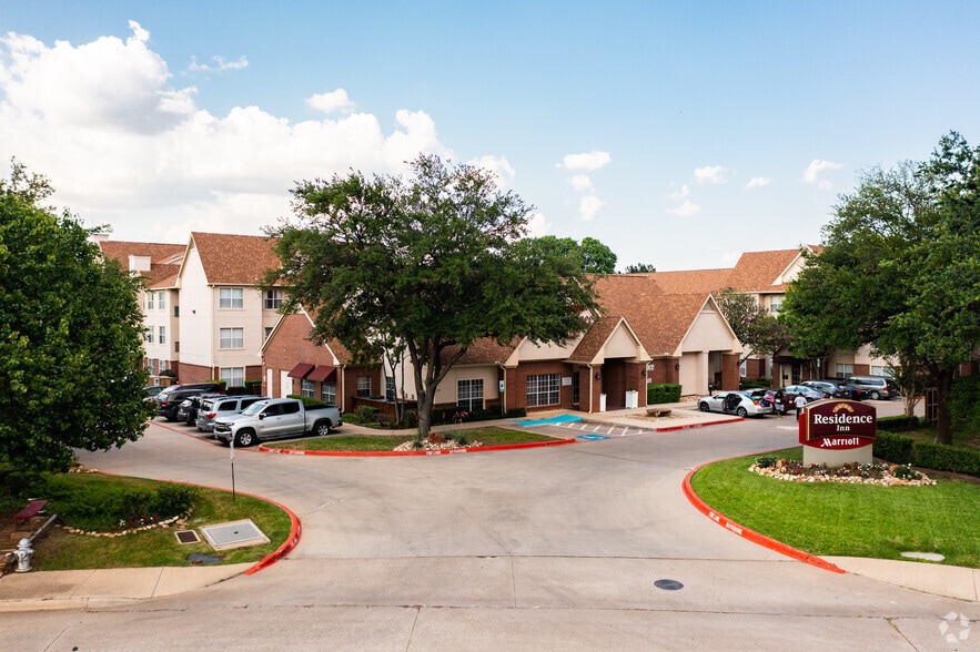 Primary Photo Of 1050 Brookhollow Plaza Dr, Arlington Hotel For Sale